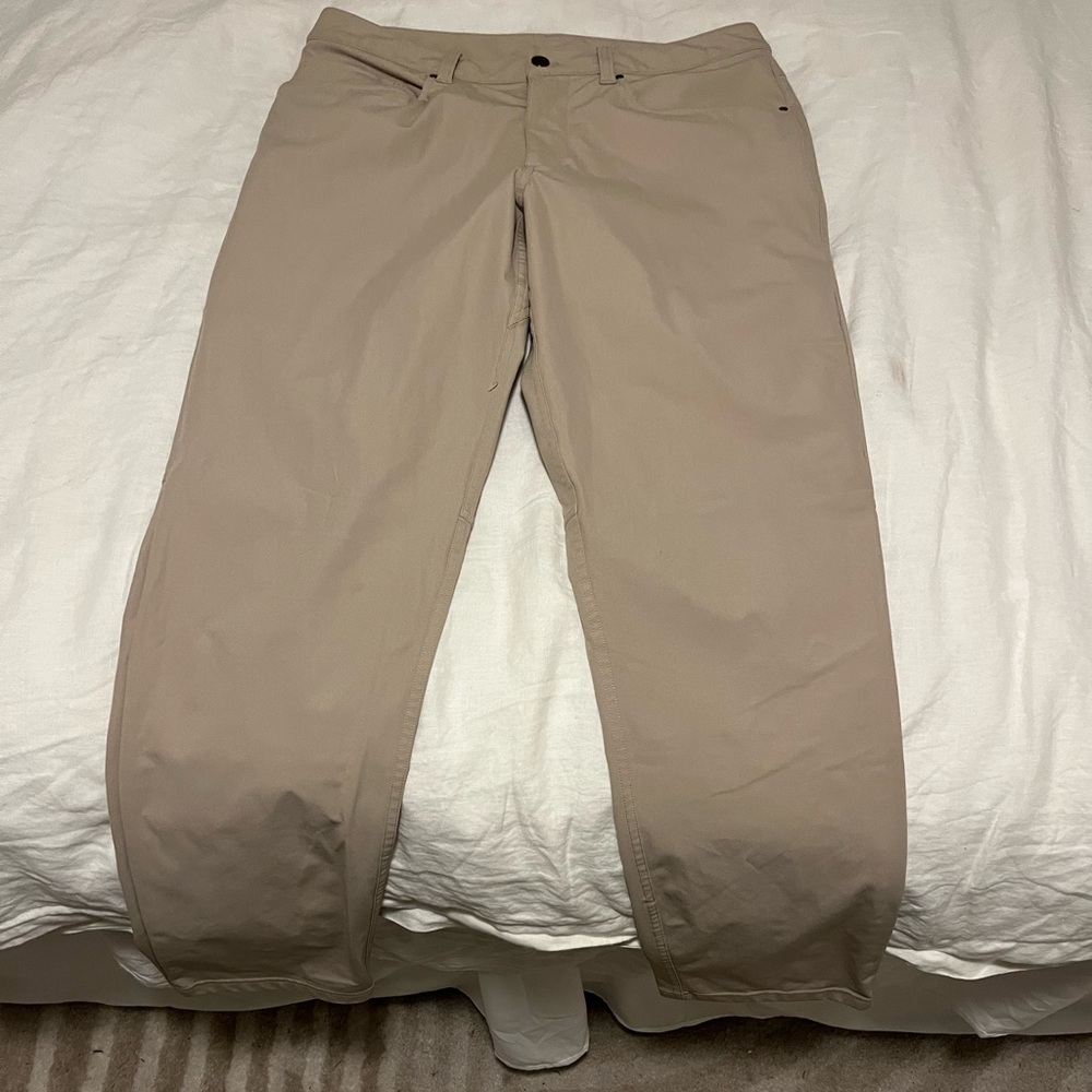 Men's khaki Lululemon ABC Pants Regular fit.  33 (w) X 32 (l).